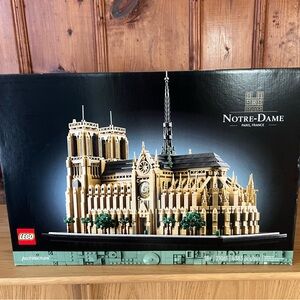 NIB! LEGO Notre Dame Architecture Set